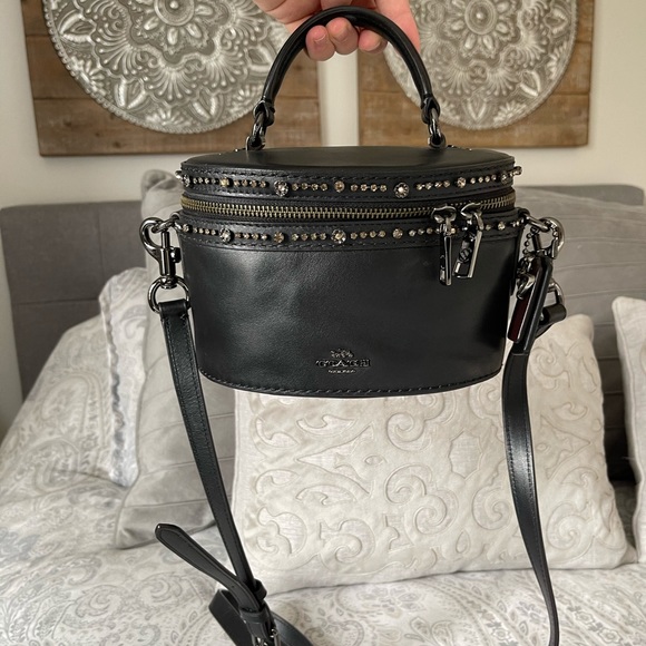 Coach - Picture 2 of 6